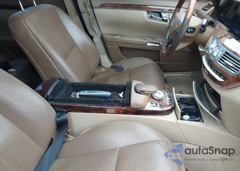 2008 Mercedes-Benz S 550 4Matic z USA, uszkodzony, nr VIN WDDNG86X08A220013